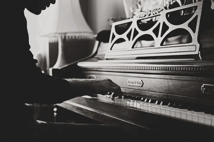 Le Stride Piano : Technique de la Main Gauche — pianiste de blues au clavier